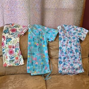3 Women’s floral scrub tops size small